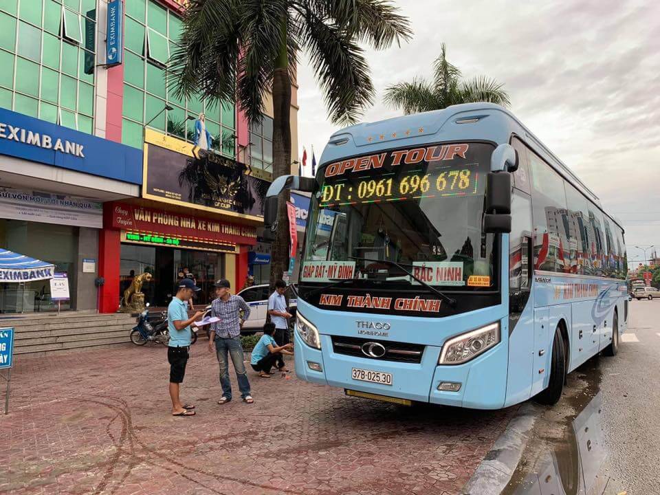 Hỗ trợ khách hàng tại Nhà xe Kim Thành