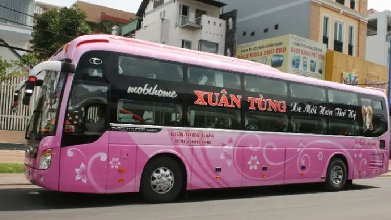 Hỗ trợ khách hàng tại Nhà xe Xuân Tùng